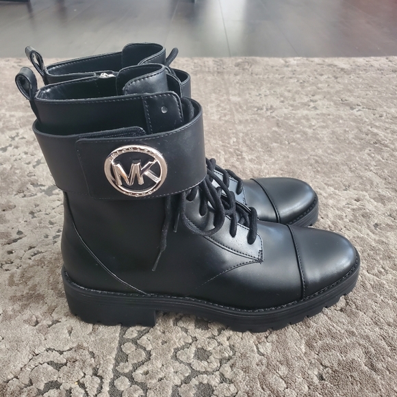 Michael Kors Tatum Logo Leather Ankle Boot 8 - Picture 4 of 7